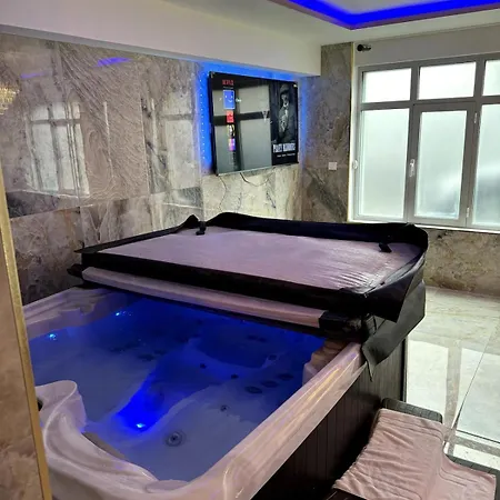 Golden House 2 - Jacuzzi Apartament