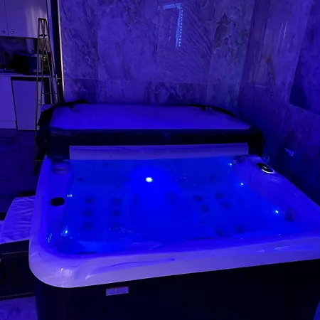 Golden House 2 - Jacuzzi Rouen