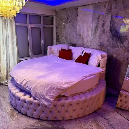 Golden House 2 - Jacuzzi Apartment